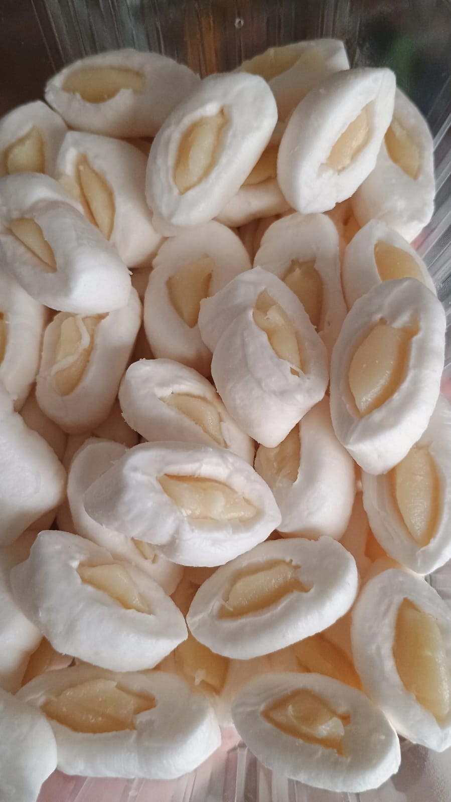 Balas de coco recheadas artesanais