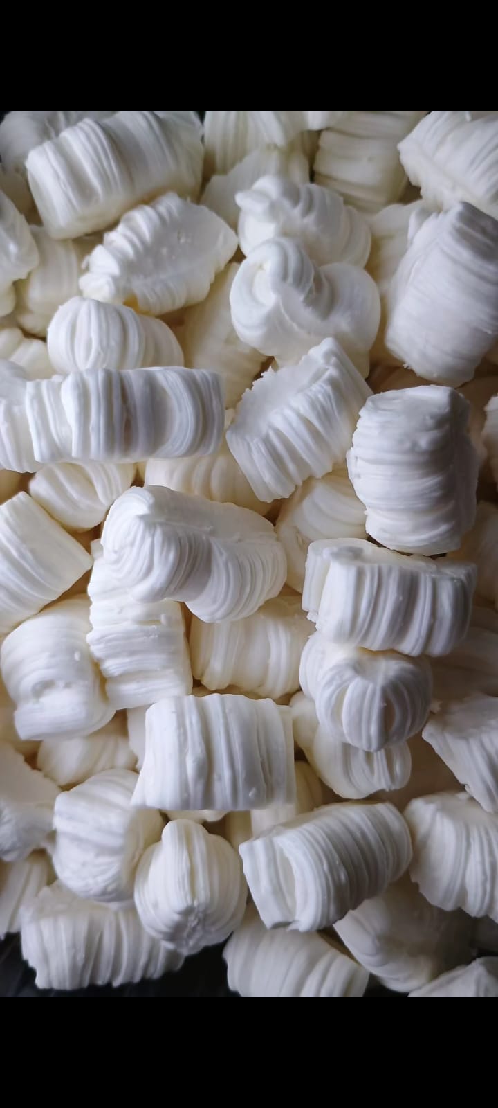 Balas de coco tradicionais recém enroladas